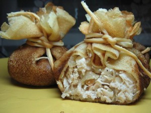 Курица в мешочках из блинов Курица в мешочках из блинов