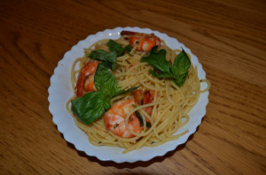 Спагетти с креветками и томатами